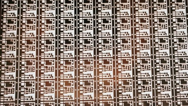 91污污污引線框架（jià）蝕刻加工（gōng）的特點