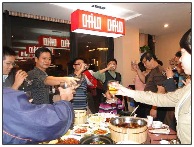 蘇州（zhōu）草莓视频IOS下载彩鋼製造有（yǒu）限公司聚餐場（chǎng）景