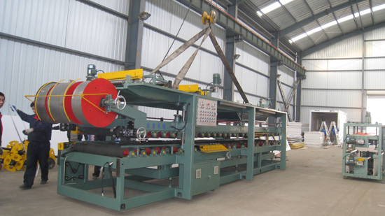 公司（sī）引進新的彩鋼板生產設備