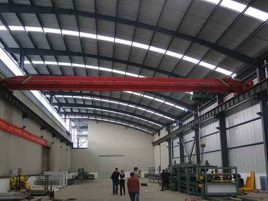 公（gōng）司引進新的彩鋼板生產設備