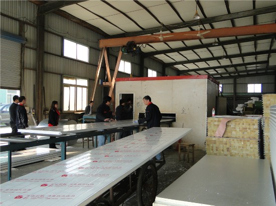 拍攝彩鋼板機器加工（gōng）過程中