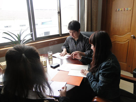 阿裏巴巴兩大部門來彩鋼板公司采訪