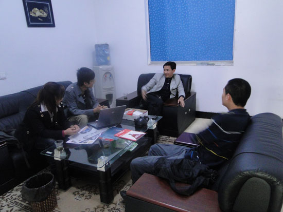 阿（ā）裏（lǐ）巴巴兩大部門來彩鋼瓦（wǎ）公司采訪