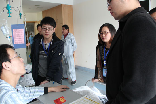 包紅包  送關懷，祝小邵早日康複（fù）！