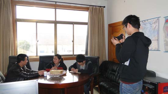 網絡部采訪客戶，提高（gāo）產（chǎn）品和服務