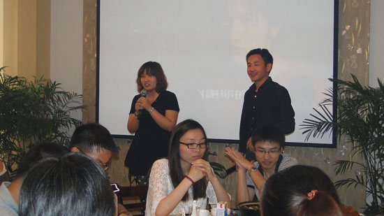 聚餐慶賀出口日本集裝箱（xiāng）房屋圓滿交貨