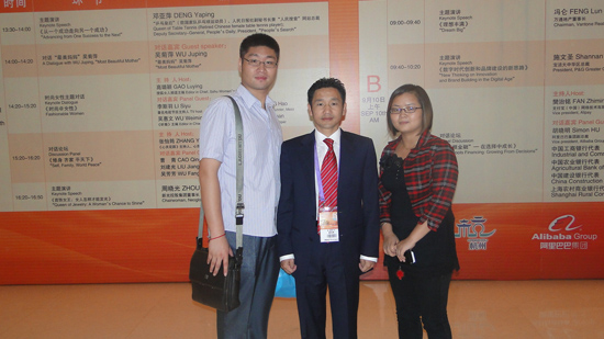 公司（sī）參加在杭州人民大會堂舉行的2011年網商大會