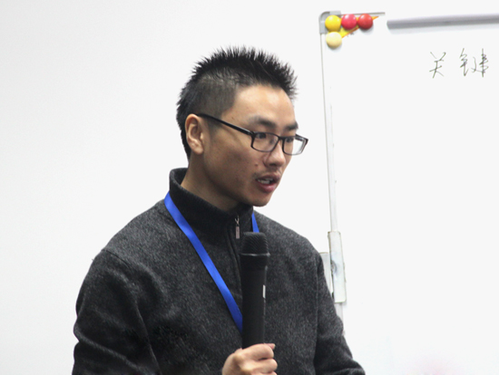 集裝（zhuāng）箱（xiāng）房公司的朱總回顧高管會議主要（yào）內容