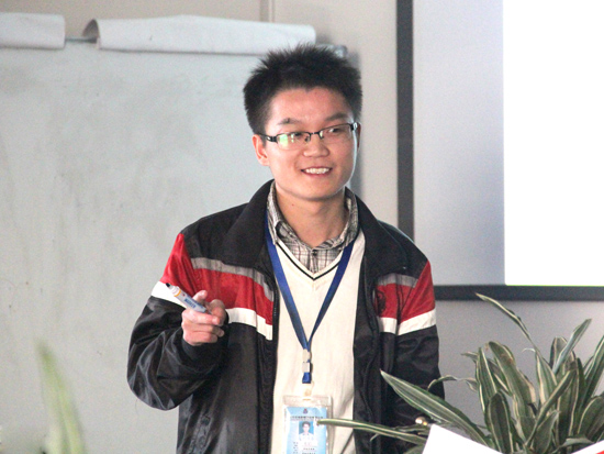 龍（lóng）毅組（zǔ）長正在講述如何做搜索引擎（qíng）排名