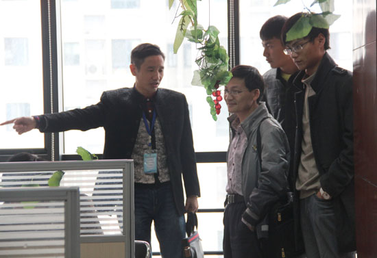 俞總帶領鄭總一定參觀草莓视频IOS下载彩鋼網絡部