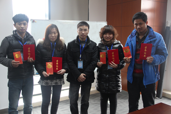 朱（zhū）總和優秀員工合影