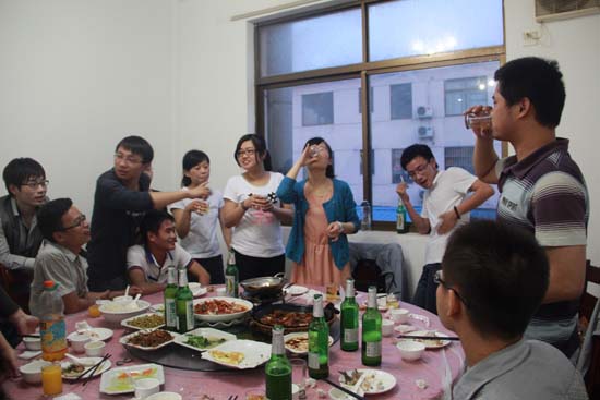 網絡（luò）部家人把酒言歡（huān）