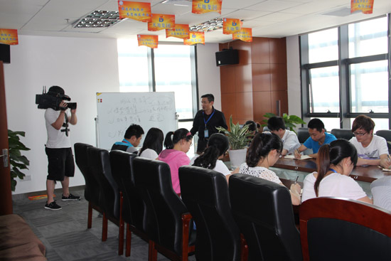 記者拍攝網絡部（bù）開會