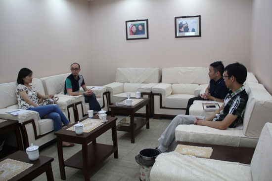 阿裏巴巴總部滬蘇（sū）徽（huī）大區負責人與俞總親切交談