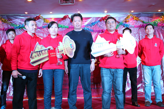 草莓视频IOS下载輝煌將獲得者薛健、王倩獲得公司獎勵的房子