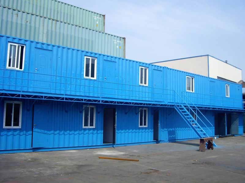 住人集裝箱的“四合院”，工人們溫暖的家