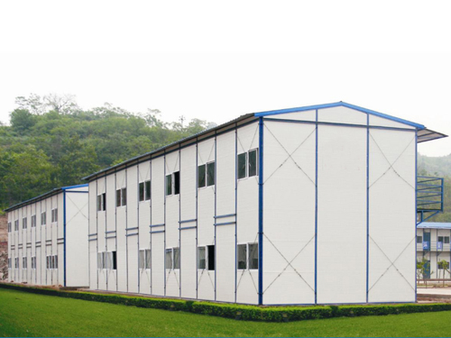 建（jiàn）築工地的工（gōng）人們需要怎樣的活動板房（上）