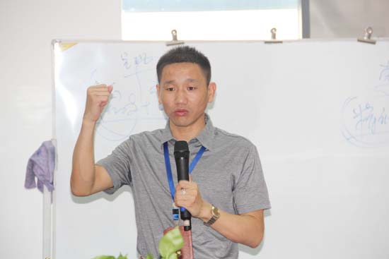 集裝箱活動（dòng）房公司俞總宣告打造（zào）激情團隊（duì）