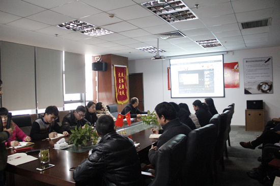 家人們正在觀看視頻