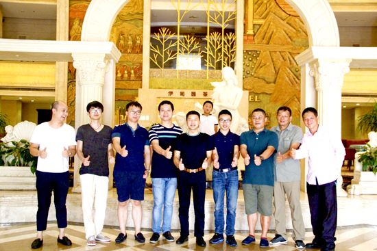 合影（yǐng）留念（niàn）